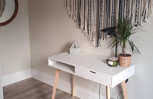 Riverdale Apartment | Bright and cozy studio apartment in detached house in the heart of Greektown.
