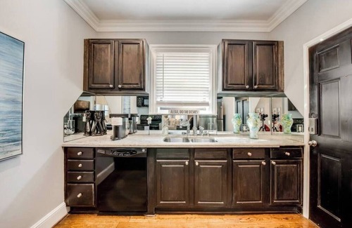 Old East Dallas Condo | Bright and luxurious 1-bedroom condo combining historic charm with modern comfort. Features a spacious living area with elegant furnishings, crystal lighting, and abundant natural light for a refined Dallas stay.