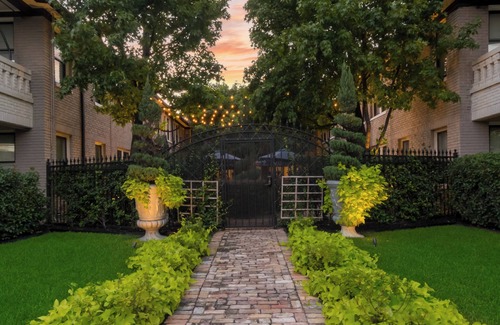Old East Dallas Condo | Bright and luxurious 1-bedroom condo combining historic charm with modern comfort. Features a spacious living area with elegant furnishings, crystal lighting, and abundant natural light for a refined Dallas stay.