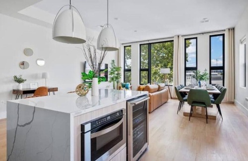 West Side House | Bright and Modern Lux Rooftop Retreat w/NYC Views!n