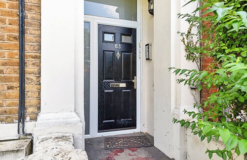 Southfield Apartment | Bright and Newly Furnished Acton Apartment