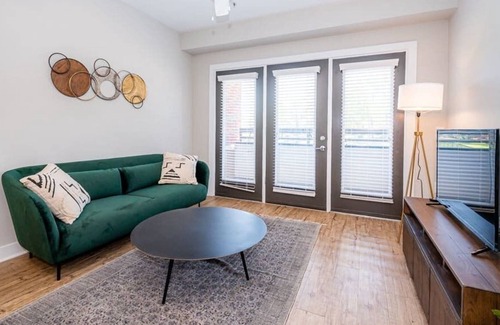 Plaza Midwood Apartment | Bright and Pretty 1BR with Pool & Gym