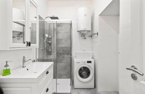 Meidling Apartment | Bright and Quiet Apartments, Just 10 Minutes to U4, U6 and Schönbrunn Palace