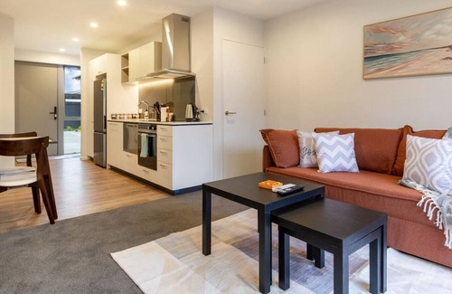Christchurch House | Bright and Spacious 2BR near Ara Institute and CBD