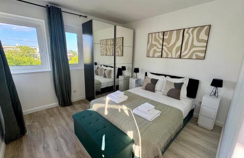 Chevilly-Larue Apartment | Bright and Spacious 4BR family apt I 10 min to metro, 15 minutes to Orly Airport