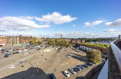 City Centre Glasgow Apartment | Bright and spacious 1bed penthouse in Glasgow's city centre
