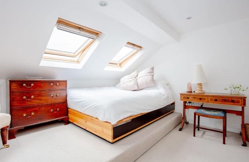 Earlsfield House | Bright and Spacious 5 Bedroom Family Home Near Wimbledon