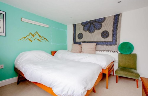 Earlsfield House | Bright and Spacious 5 Bedroom Family Home Near Wimbledon