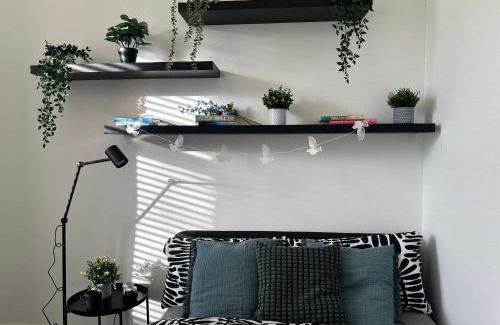 Clydebank Apartment | Bright and spacious apartment near Glasgow