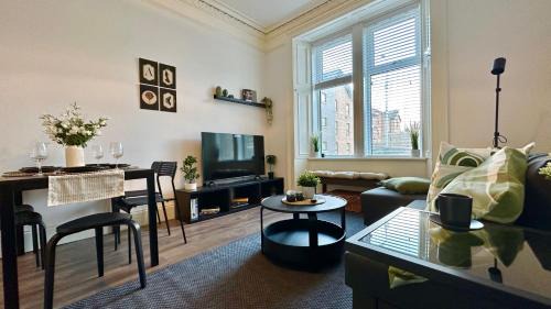 Clydebank Apartment | Bright and spacious apartment near Glasgow