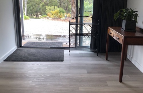 Creswick House | Bright and spacious bungalow in authentic bush setting
