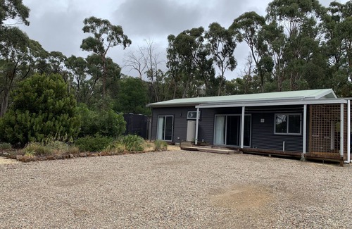 Creswick House | Bright and spacious bungalow in authentic bush setting