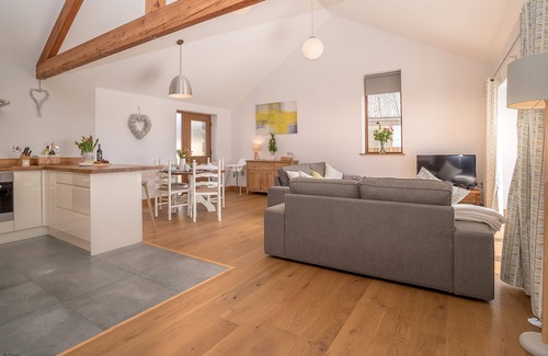 Garndolbenmaen Cottage | Bright and Spacious Holiday Cottage in Rural Setting | Hafod-Llecheiddior