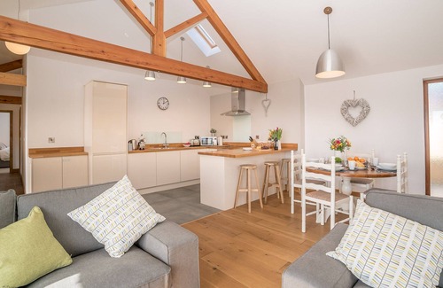 Garndolbenmaen Cottage | Bright and Spacious Holiday Cottage in Rural Setting | Hafod-Llecheiddior