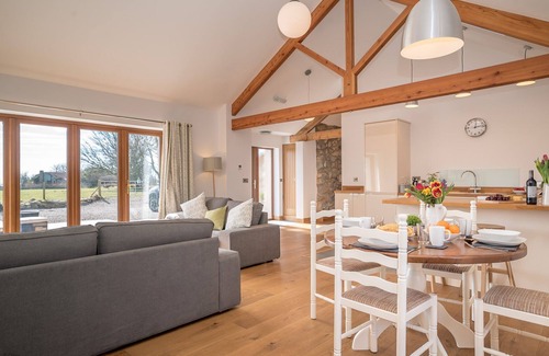 Garndolbenmaen Cottage | Bright and Spacious Holiday Cottage in Rural Setting | Hafod-Llecheiddior