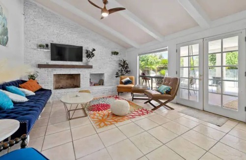 Greenacres House | Bright and spacious 4-bed w/ pool and king suite