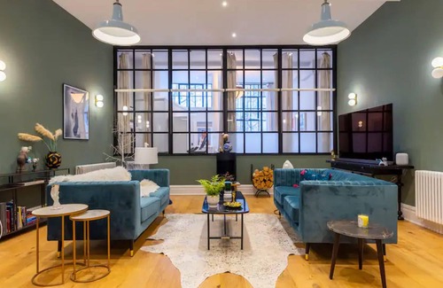 Turnham Green Apartment | Bright and Stylish 2 Bedroom Flat in Chiswick