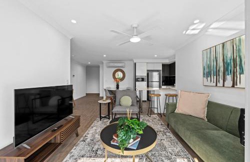 Woolloongabba Apartment | Bright and Stylish 2BR with Spacious Balcony and WiFi