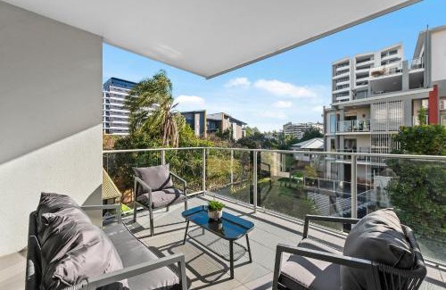 Woolloongabba Apartment | Bright and Stylish 2BR with Spacious Balcony and WiFi