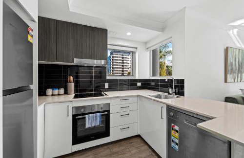 Woolloongabba Apartment | Bright and Stylish 2BR with Spacious Balcony and WiFi