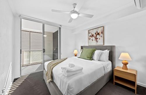 Woolloongabba Apartment | Bright and Stylish 2BR with Spacious Balcony and WiFi