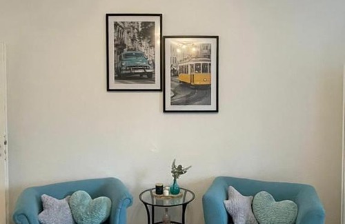 Altstadt-Sued Apartment | Bright and Stylish Apartment Steps Away from the Rhine