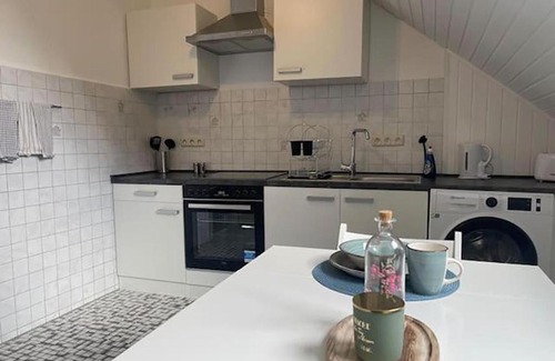 Altstadt-Sued Apartment | Bright and Stylish Apartment Steps Away from the Rhine