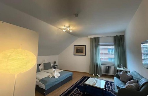 Altstadt-Sued Apartment | Bright and Stylish Apartment Steps Away from the Rhine