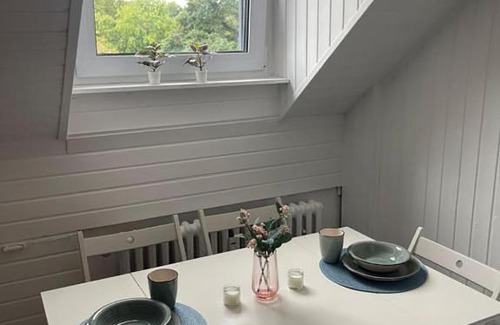 Altstadt-Sued Apartment | Bright and Stylish Apartment Steps Away from the Rhine