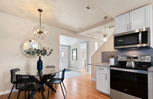 Timnath House | Bright and Stylish Home – Great Central Location!