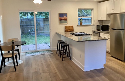 Austin House | Bright and stylish two bedroom home in the heart of South Austin