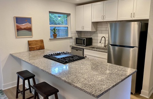 Austin House | Bright and stylish two bedroom home in the heart of South Austin