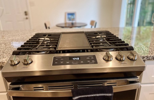 Austin House | Bright and stylish two bedroom home in the heart of South Austin