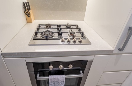 Fortitude Valley Apartment | Bright and Sunny 1Bedroom Apartment + Rooftop Pool