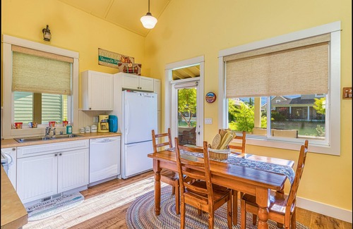 Oroville Cottage | Bright and sunny, inside and out, and just a short walk to Lake Osoyoos