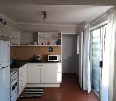 Greater Johannesburg Metropolitan Area Apartment | Bright and sunny private self-catering cottage