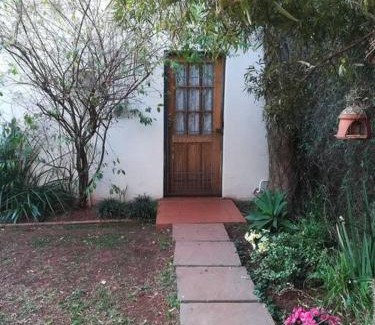 Greater Johannesburg Metropolitan Area Apartment | Bright and sunny private self-catering cottage