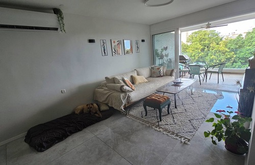 Tel Aviv Apartment | Bright and sunny Ramat Aviv Gimel on shuster near TA university