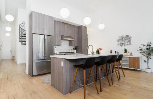Bankers Hill House | Bright and Trendy - Panoramic - Chic - Prime Location