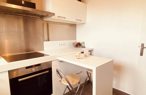 La Teste-de-Buch Apartment | Bright and unoverlooked apartment