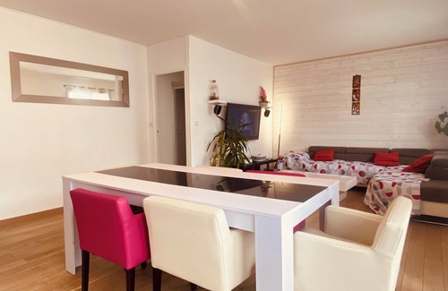 La Teste-de-Buch Apartment | Bright and unoverlooked apartment