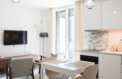 Asnieres-sur-Seine Apartment | Bright apartment in Asnières-sur-Seine