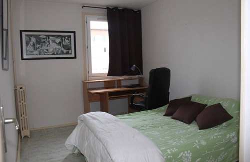 Cahors Apartment | Bright apartment, 10 mn walk from town center, Valentré bridge, private parking.