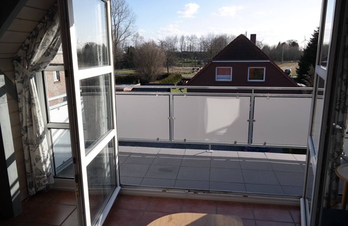 Dornum Apartment | Bright apartment (70 sqm) with all-round view right at the bottom - fishing, free WiFi