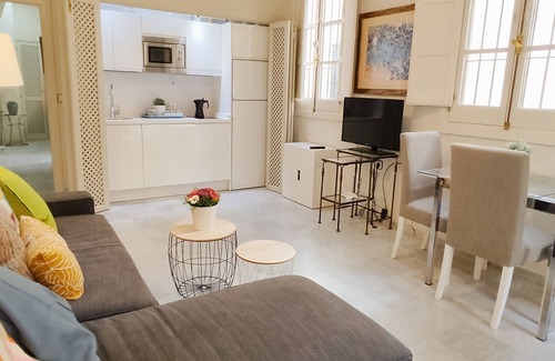 La Florida Apartment | Bright Apartment at Santa Cruz 4 pax Parking Opc