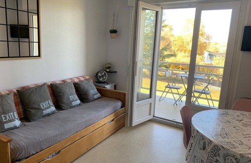 La Roche-Posay Apartment | Bright apartment 100m from Baths with balcony and Wi-Fi