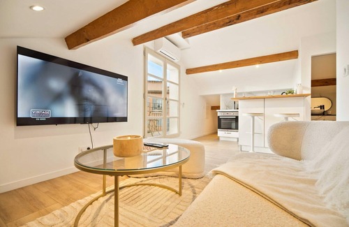 Saint-Tropez City Centre Apartment | Bright apartment - AC- 2P - Center of St Tropez