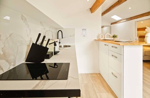 Saint-Tropez City Centre Apartment | Bright apartment - AC- 2P - Center of St Tropez