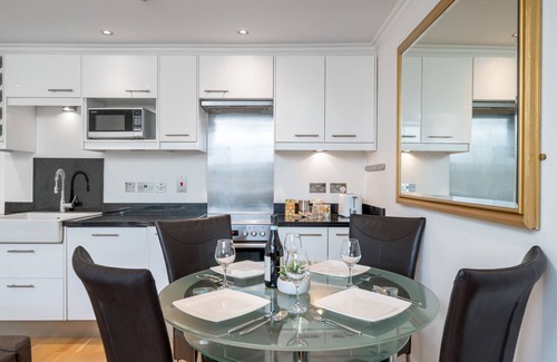 Cantelowes Apartment | Bright apartment in Camden Town, Greater London