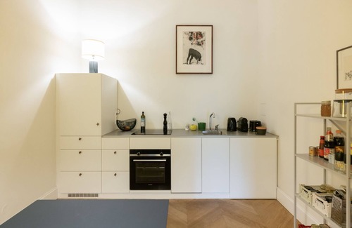 Innere Stadt Apartment | Bright Apartment in the City Center with a View of the Ringstrasse